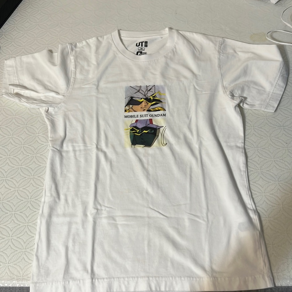 Uniqlo tshirt